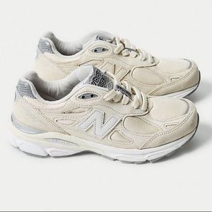 Selling New Balance x Aritzia Collab 990 V3
